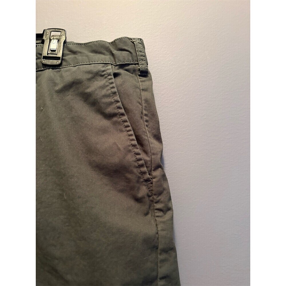IZOD Saltwater Men's Chino Shorts Green Flat Front Size 40 Casual Golf - Picture 3 of 10